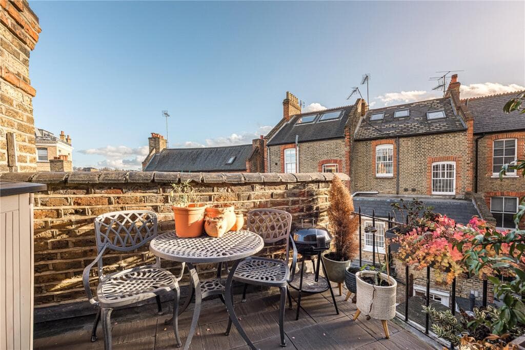 2 bedroom apartment for sale in Queenstown Road, London, SW8