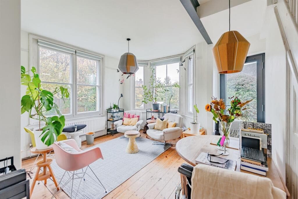 2 bedroom semi-detached house for sale in Woodlands Road, Redhill, RH1