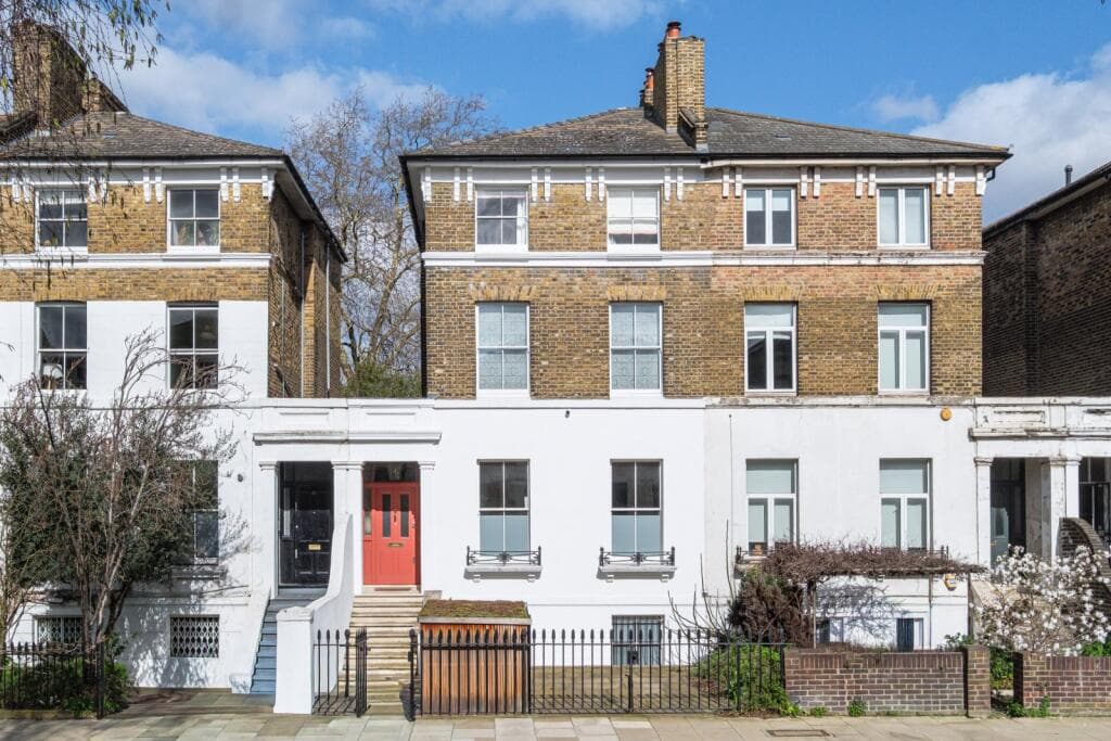 3 bedroom semi-detached house for sale in Richmond Road,
Hackney, E8