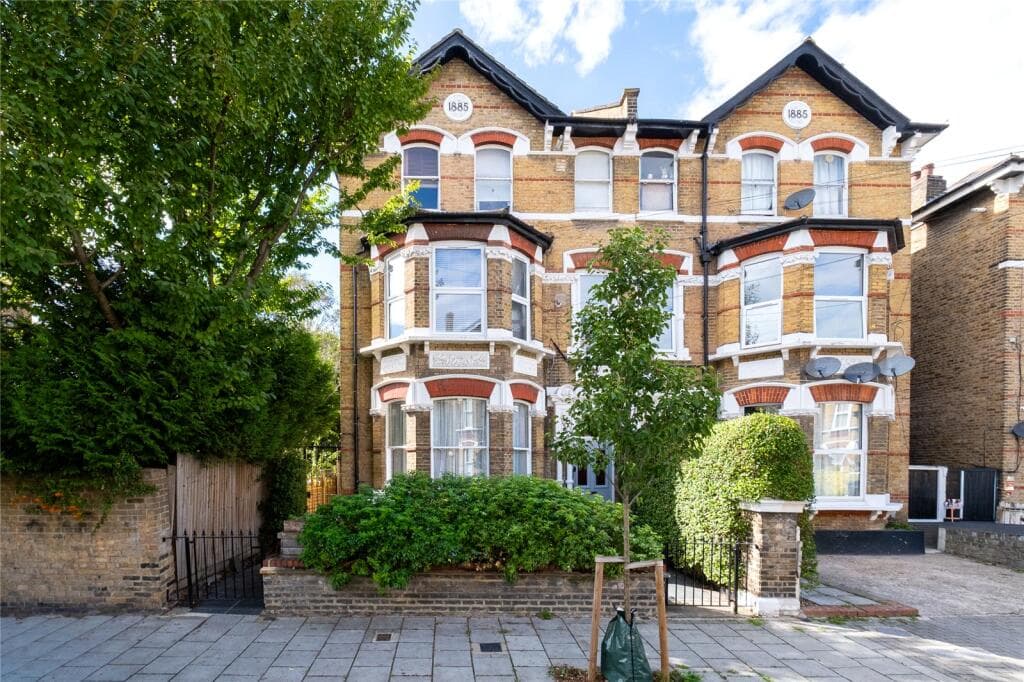 1 bedroom apartment for sale in Montrell Road, London, SW2