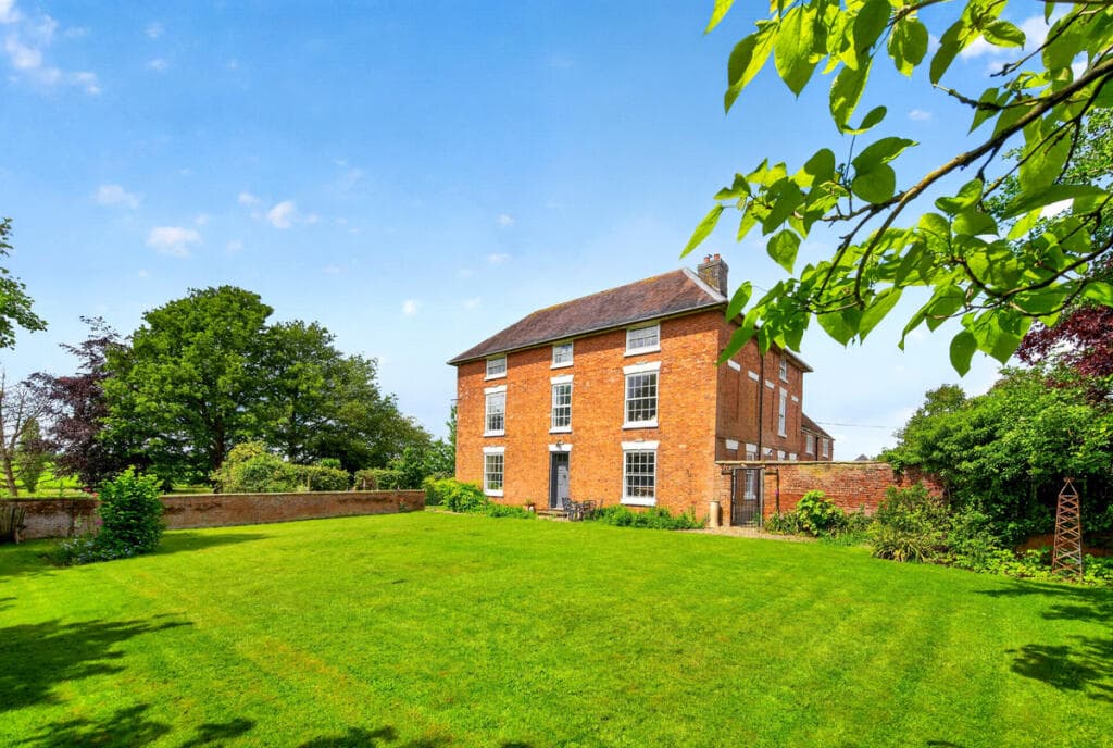 7 bedroom detached house for sale in Claybrooke Magna, Lutterworth, Leicestershire LE17 5AY, LE17