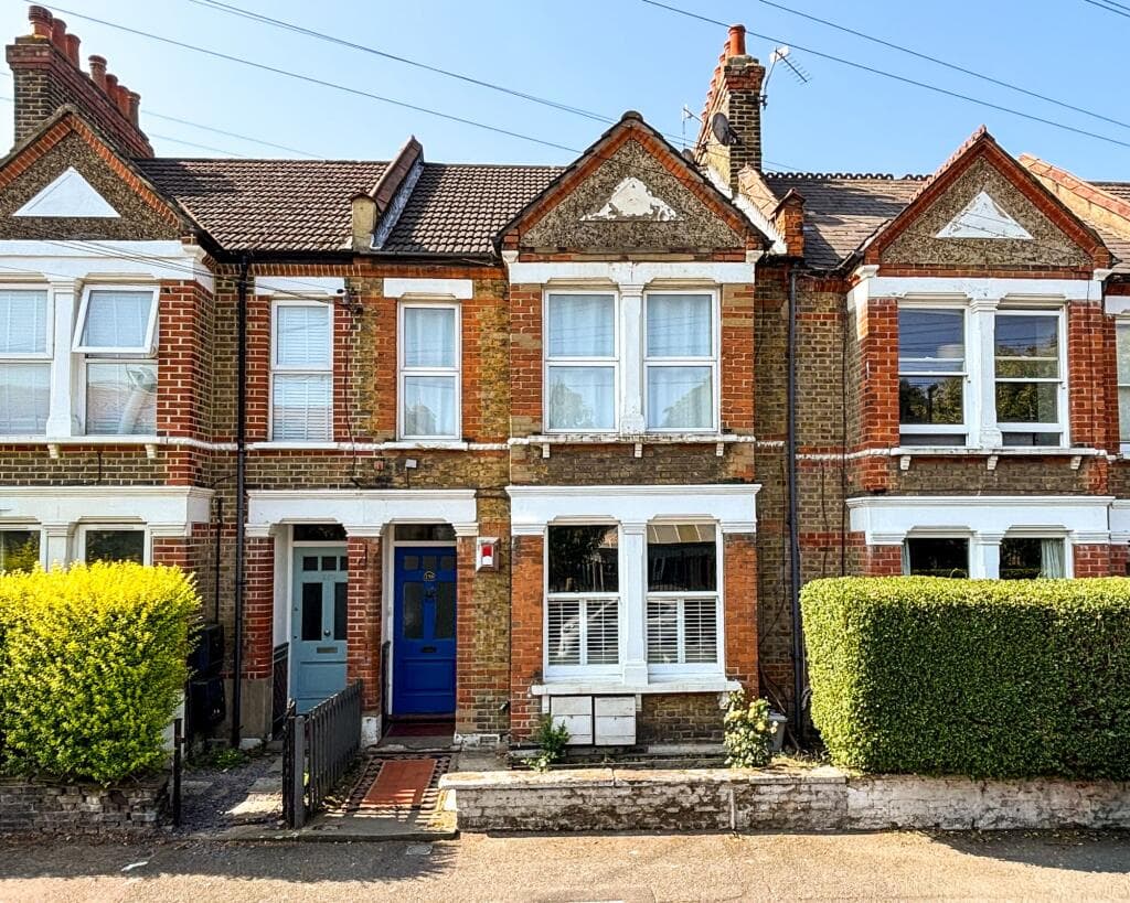 2 bedroom flat for sale in Leahurst Road, Hither Green, SE13