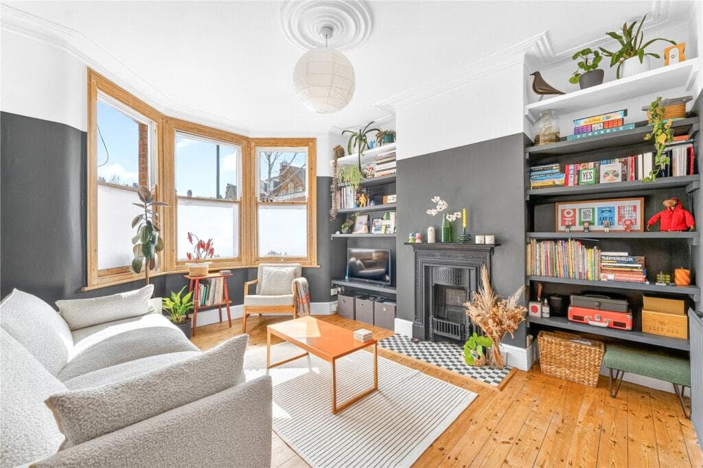 1 bedroom flat for sale in Sybourn Street, Walthamstow, London, E17