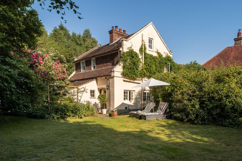 2 bedroom detached house for sale in Portland Square, Old Heathfield TN21