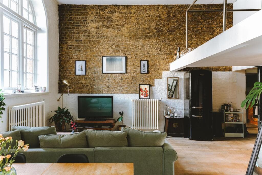 1 bedroom flat for sale in Institute Place, Hackney, E8