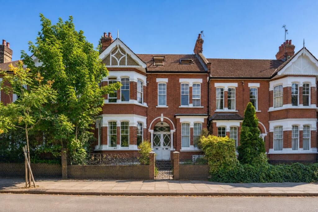 3 bedroom flat for sale in Granville Gardens, Ealing, W5