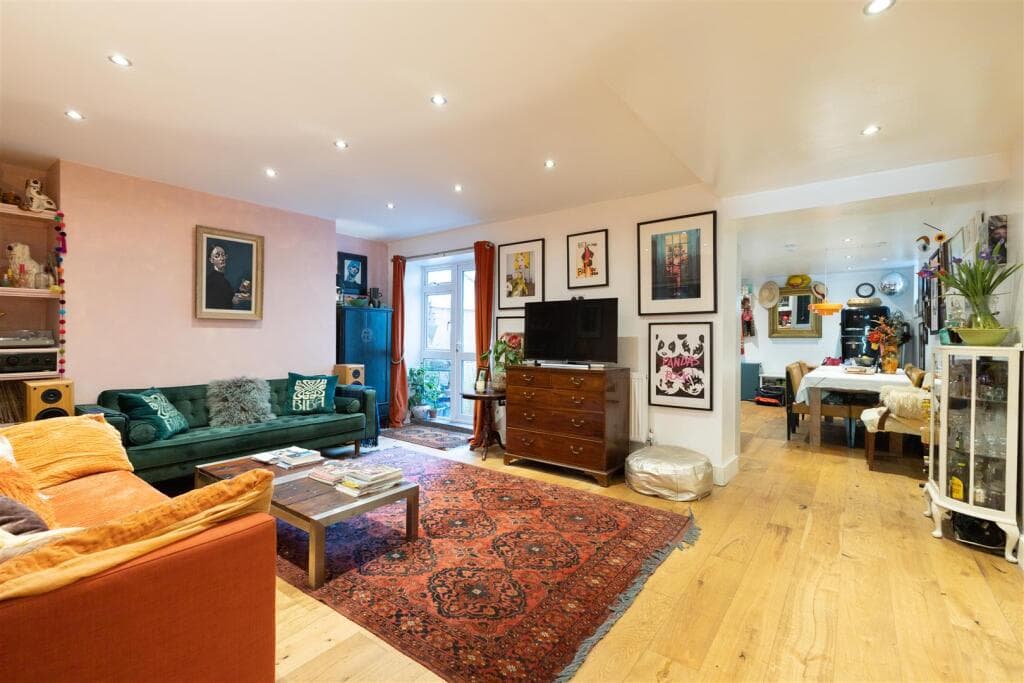 2 bedroom flat for sale in Church Road, St. Leonards-On-Sea, TN37