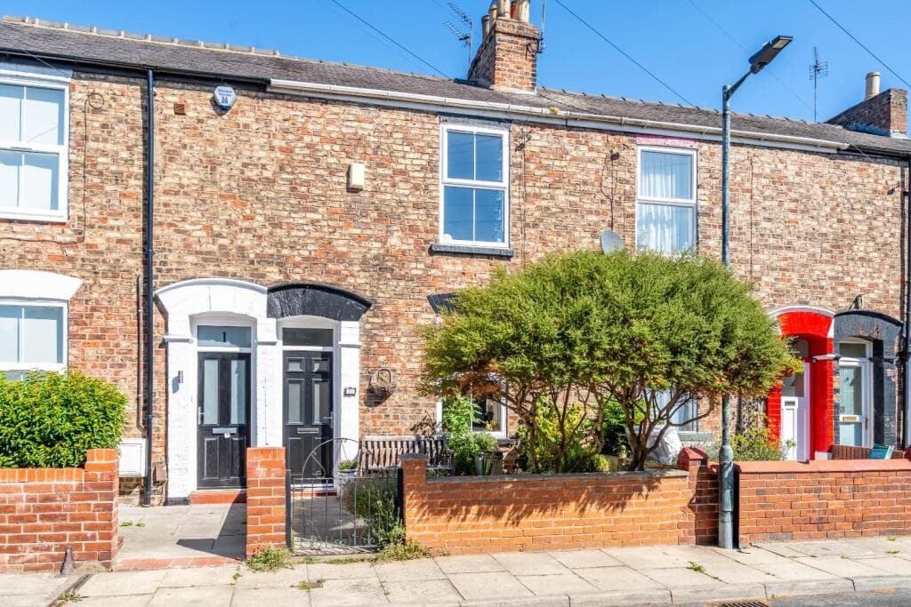 2 bedroom terraced house for sale in Hilda Street, York, YO10