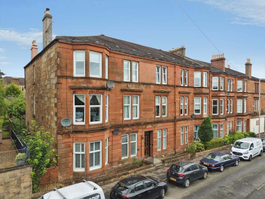 3 bedroom flat for sale in Millbrae Road, Glasgow, G42