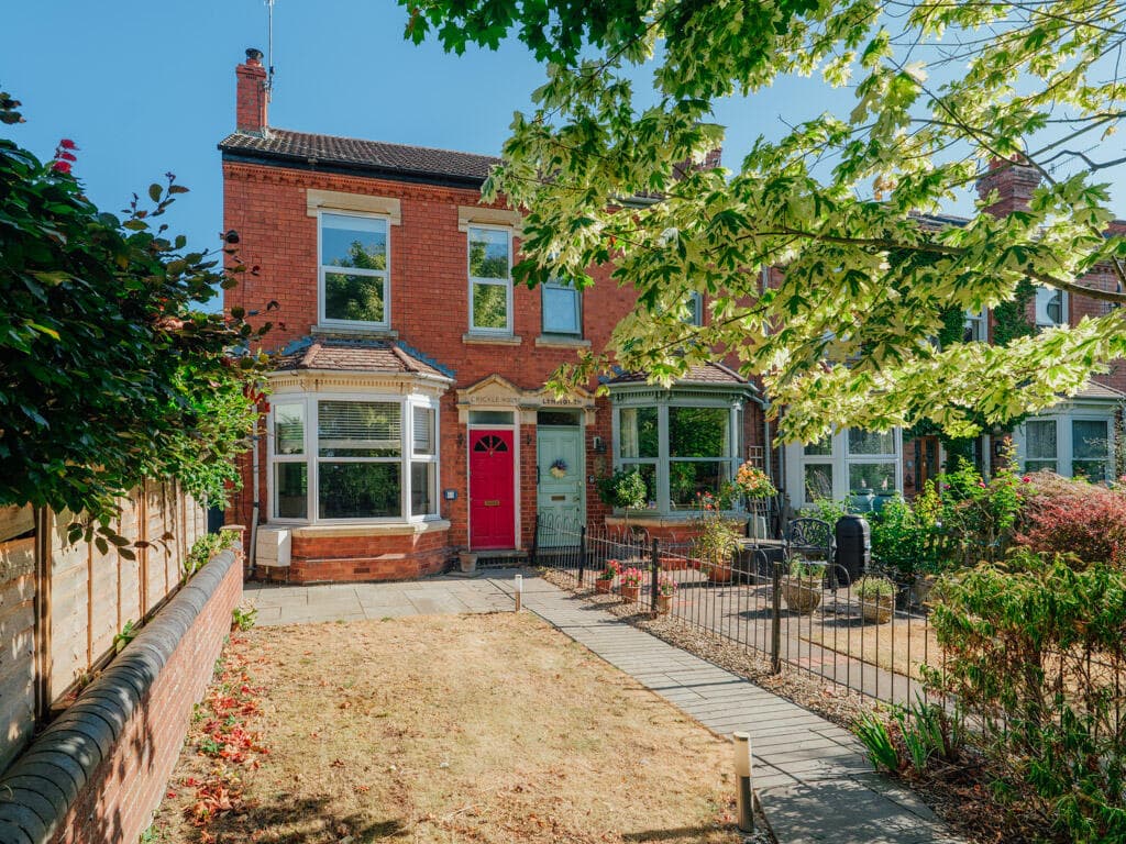 3 bedroom end of terrace house for sale in Lavender Road, Worcester, Worcestershire, WR3