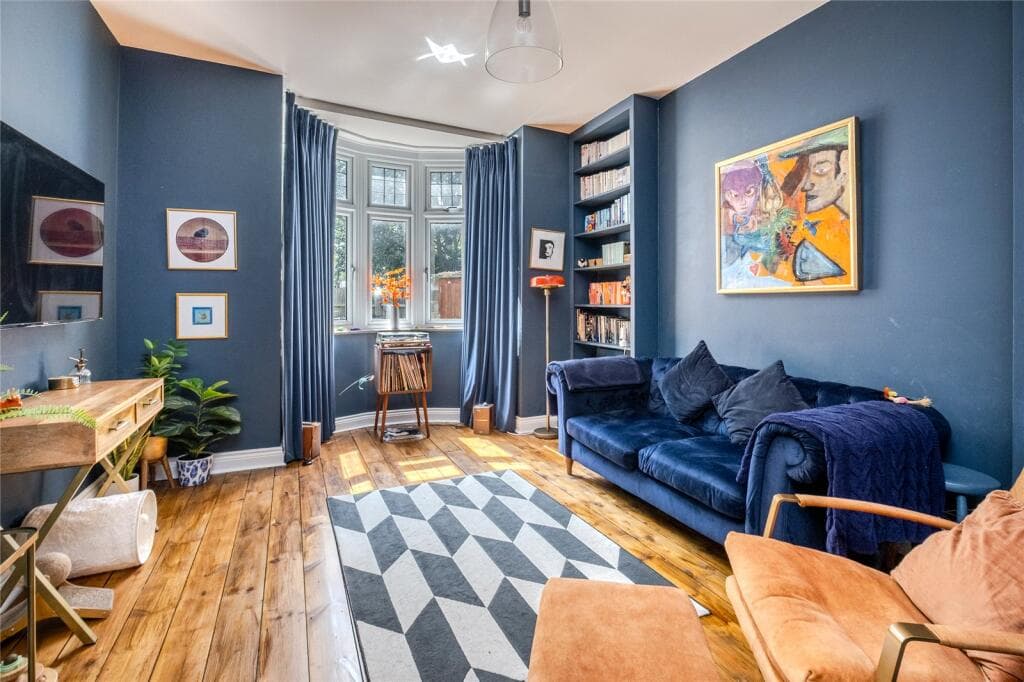 2 bedroom apartment for sale in Hopton Road, London, SW16