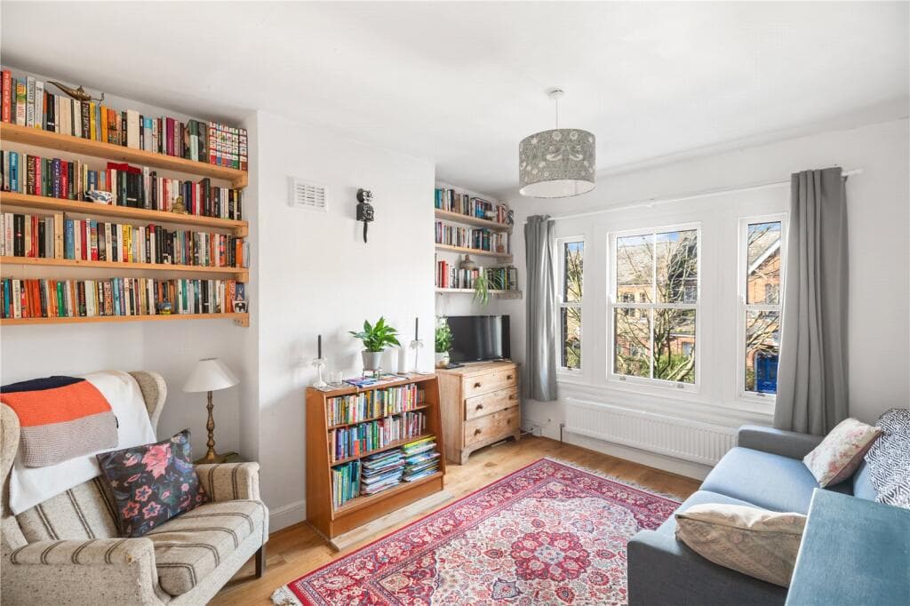 2 bedroom flat for sale in Leucha Road, Walthamstow, London, E17