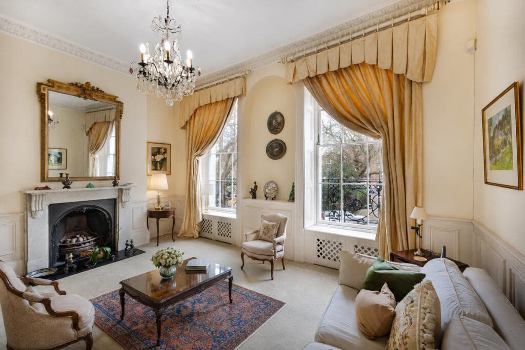 4 bedroom terraced house for sale in Canonbury Square, Islington, N1
