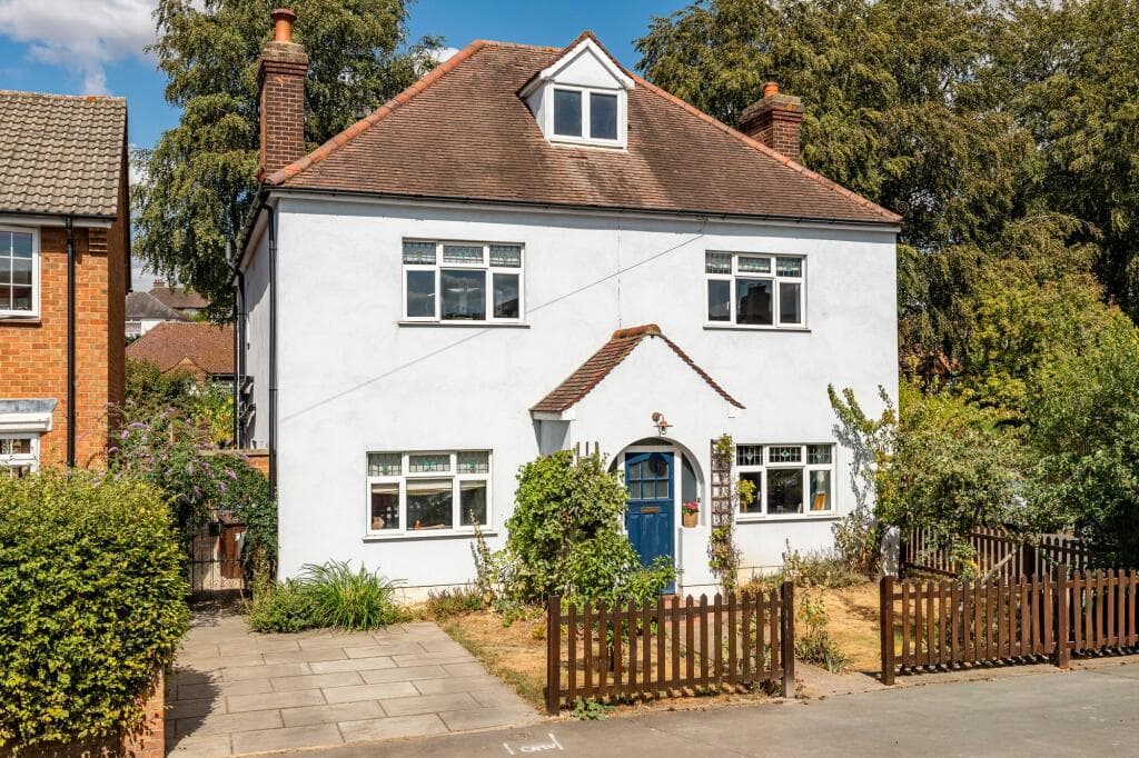 4 bedroom detached house for sale in King Edwards Road, Ware, SG12
