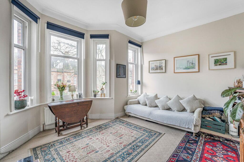 2 bedroom apartment for sale in Barcombe Avenue, London, SW2