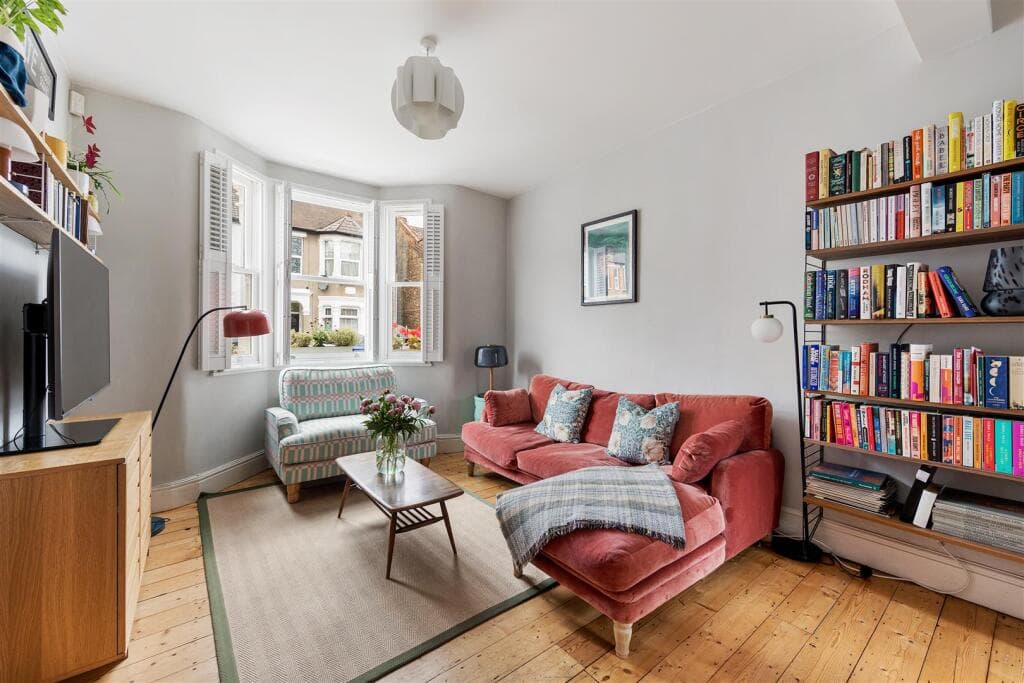 4 bedroom terraced house for sale in Spruce Hills Road, Walthamstow, E17