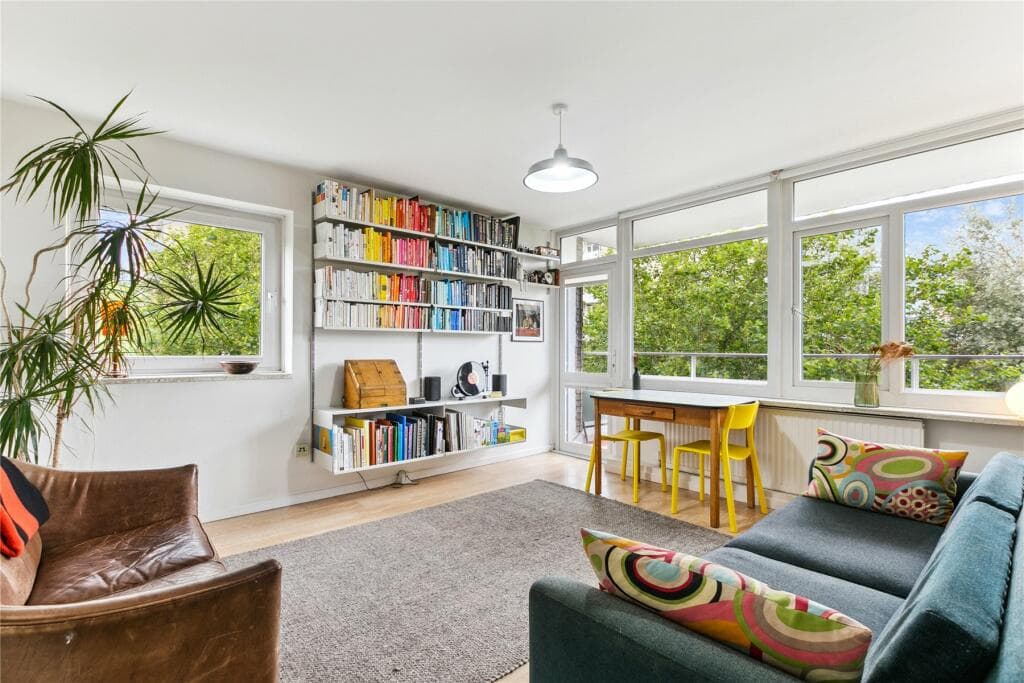 2 bedroom flat for sale in Gernigan House, Fitzhugh Grove, Wandsworth, London, SW18