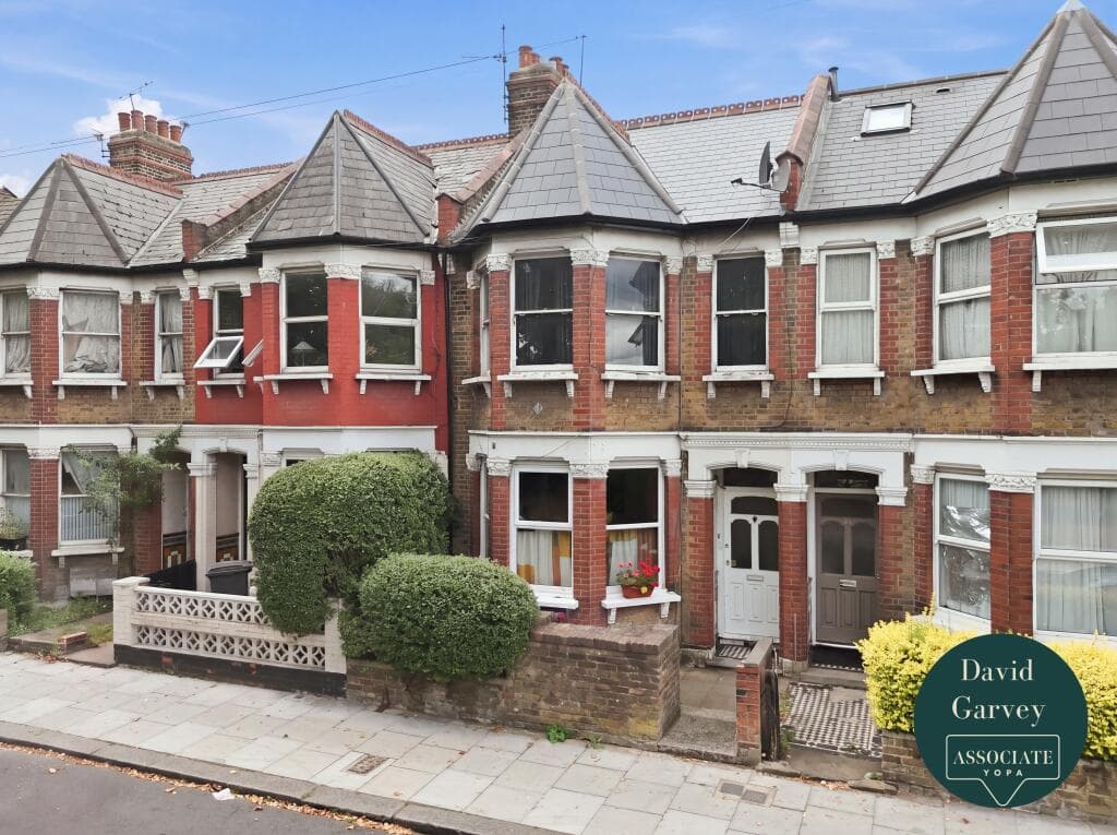 1 bedroom flat for sale in Belmont Road, London, N17