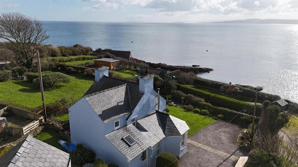 3 bedroom house for sale in Moelfre, LL72