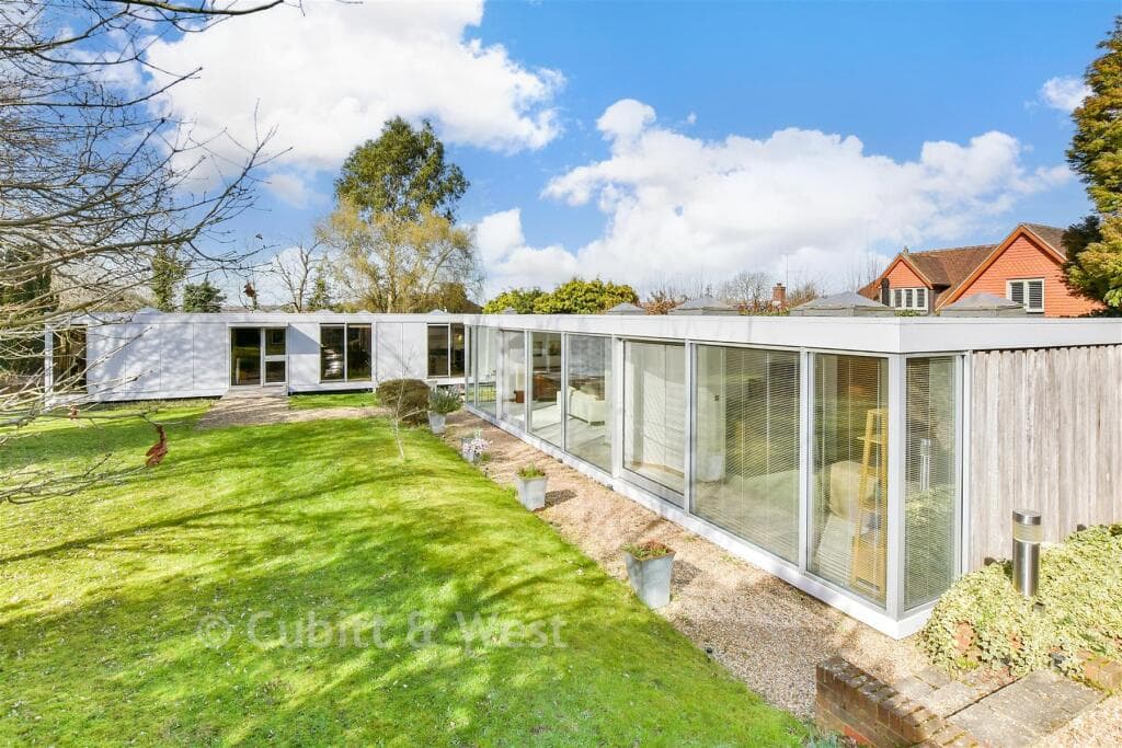 5 bedroom detached bungalow for sale in Epsom Road, Ashtead, Surrey, KT21