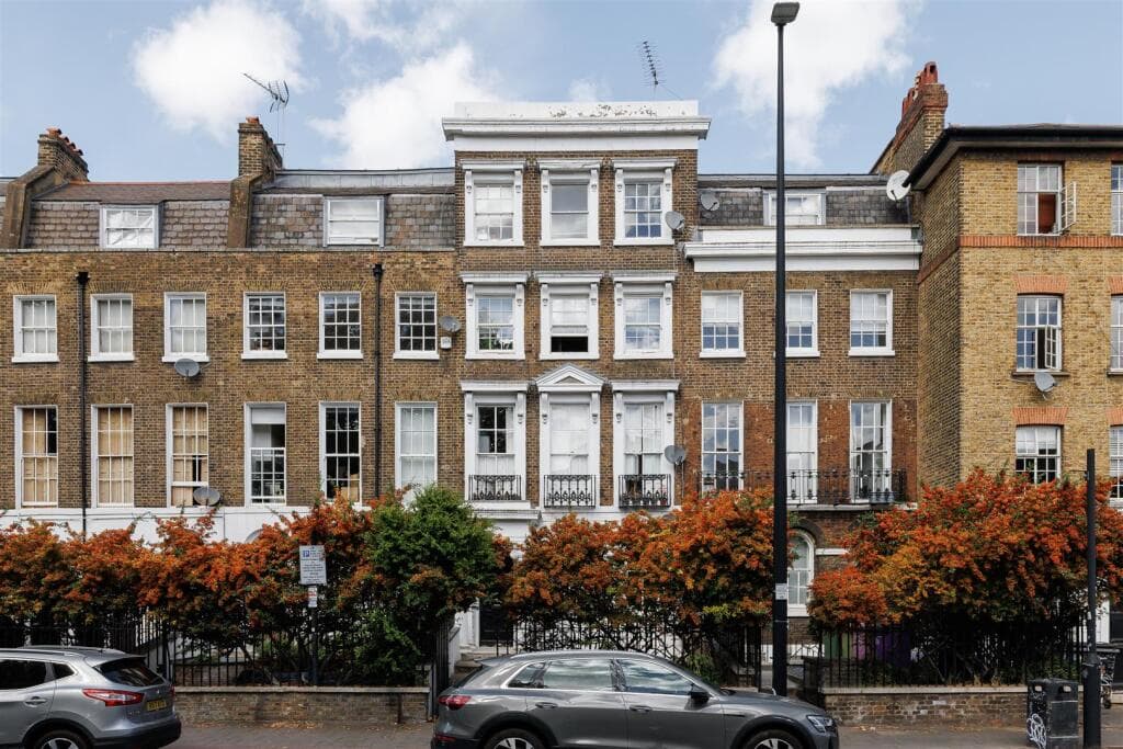 2 bedroom apartment for sale in Hackney Road, Hackney, E2