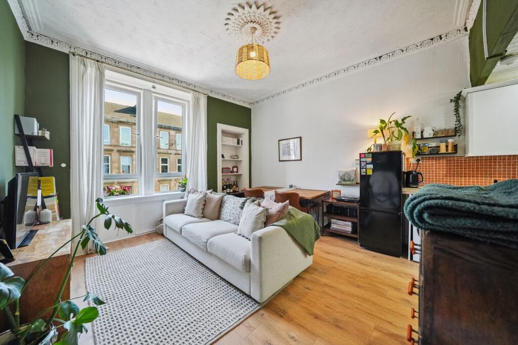 2 bedroom flat for sale in 28 Albert Road, Flat 2/2, Queens Park, Glasgow, G42 8DN, G42