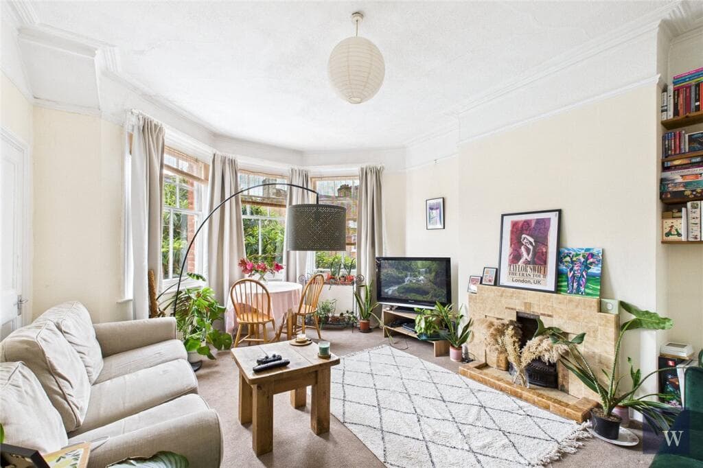 2 bedroom apartment for sale in Kirkstall Road, London, SW2