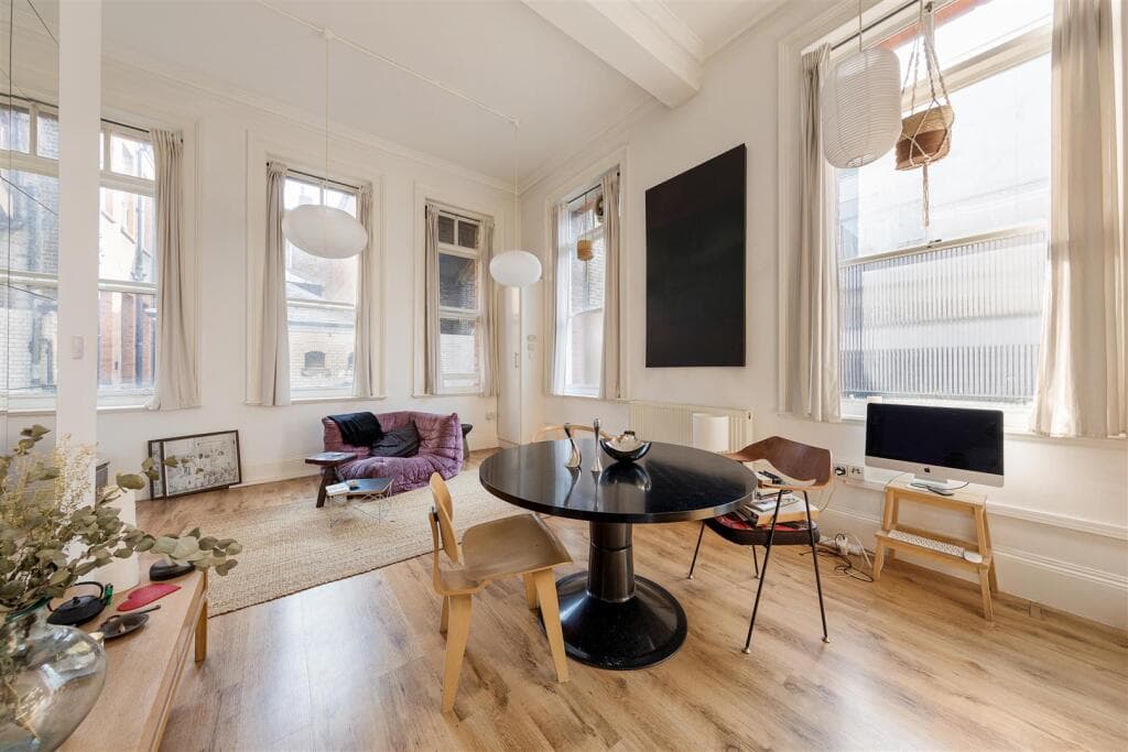 1 bedroom apartment for sale in Adelaide Road, Leyton, E10