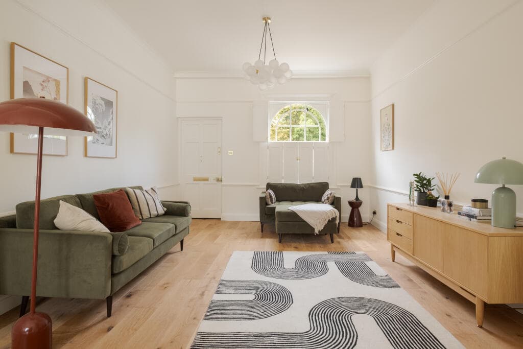3 bedroom maisonette for sale in Barnsbury Road, London, N1