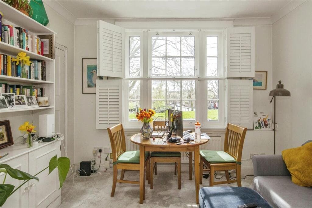 2 bedroom flat for sale in Reform Street, SW11