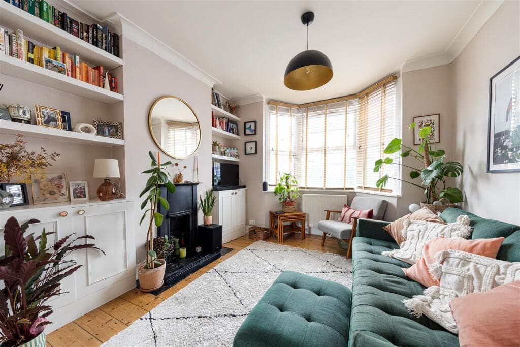 2 bedroom end of terrace house for sale in Springfield Road, Walthamstow, E17