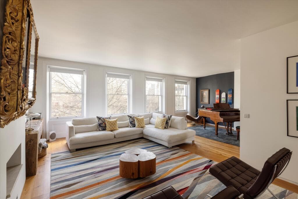 3 bedroom maisonette for sale in Upper Street, London N1