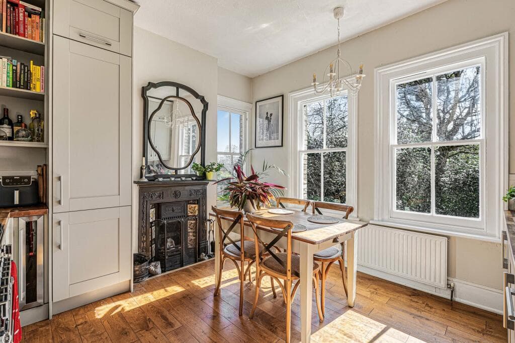 2 bedroom apartment for sale in Shortheath Road, Farnham, Surrey, GU9