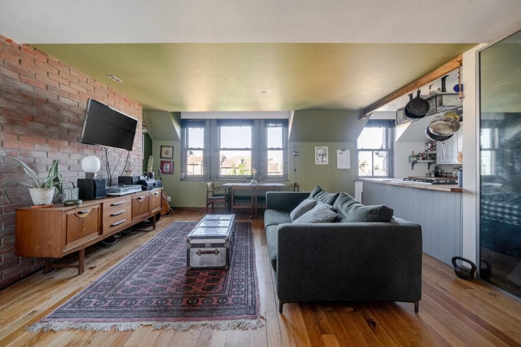 2 bedroom flat for sale in Jasper Road, Crystal Palace, London, SE19