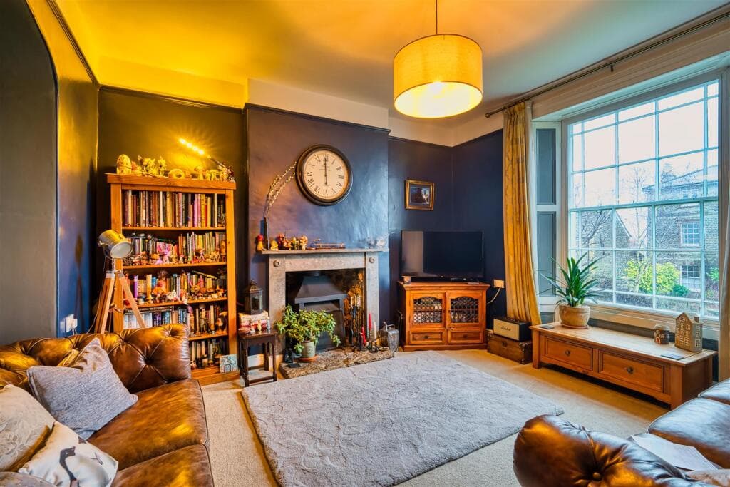 3 bedroom semi-detached house for sale in Bayford Hill, Wincanton, BA9