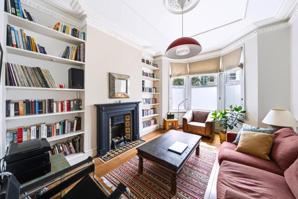 1 bedroom ground floor flat for sale in Glengall Road, NW6