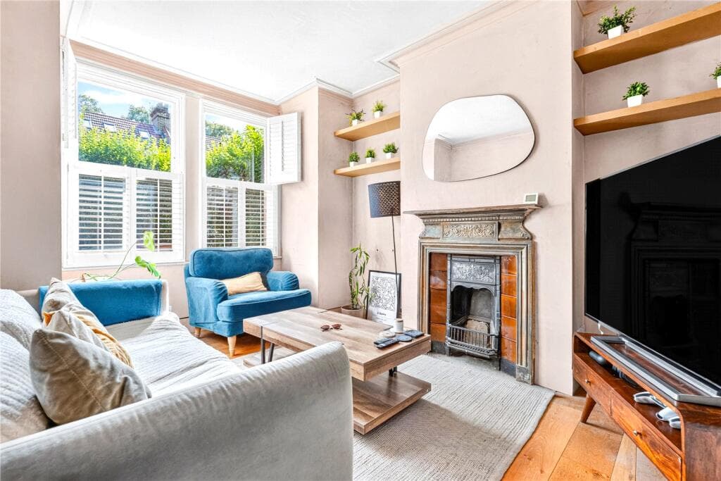 1 bedroom flat for sale in Carr Road, Walthamstow, London, E17