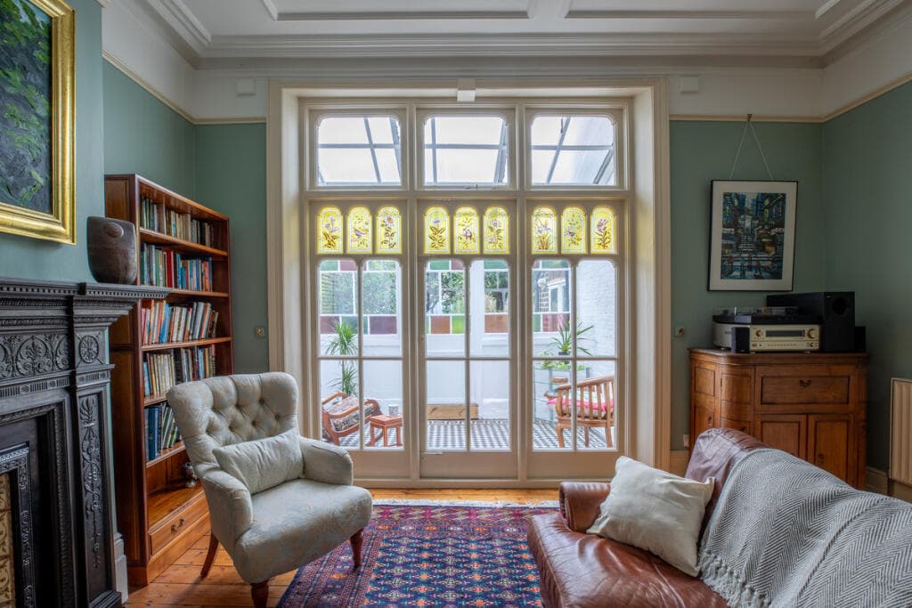 6 bedroom terraced house for sale in Mount View Road, Stroud Green Conservation Area, London, N4