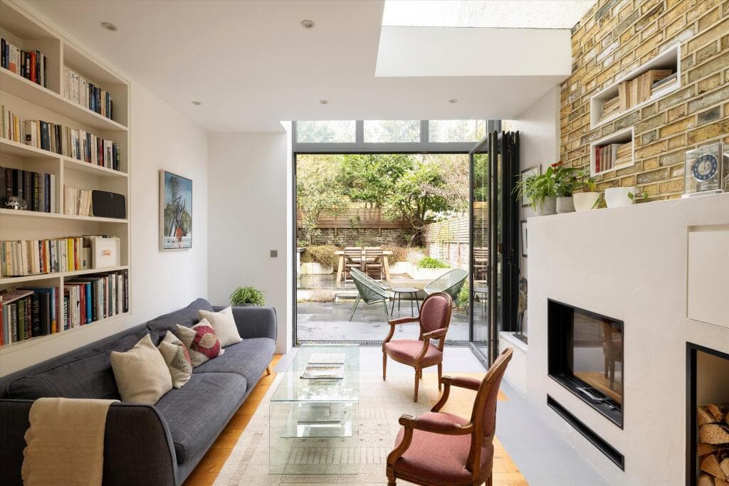3 bedroom terraced house for sale in Danbury Street, London N1