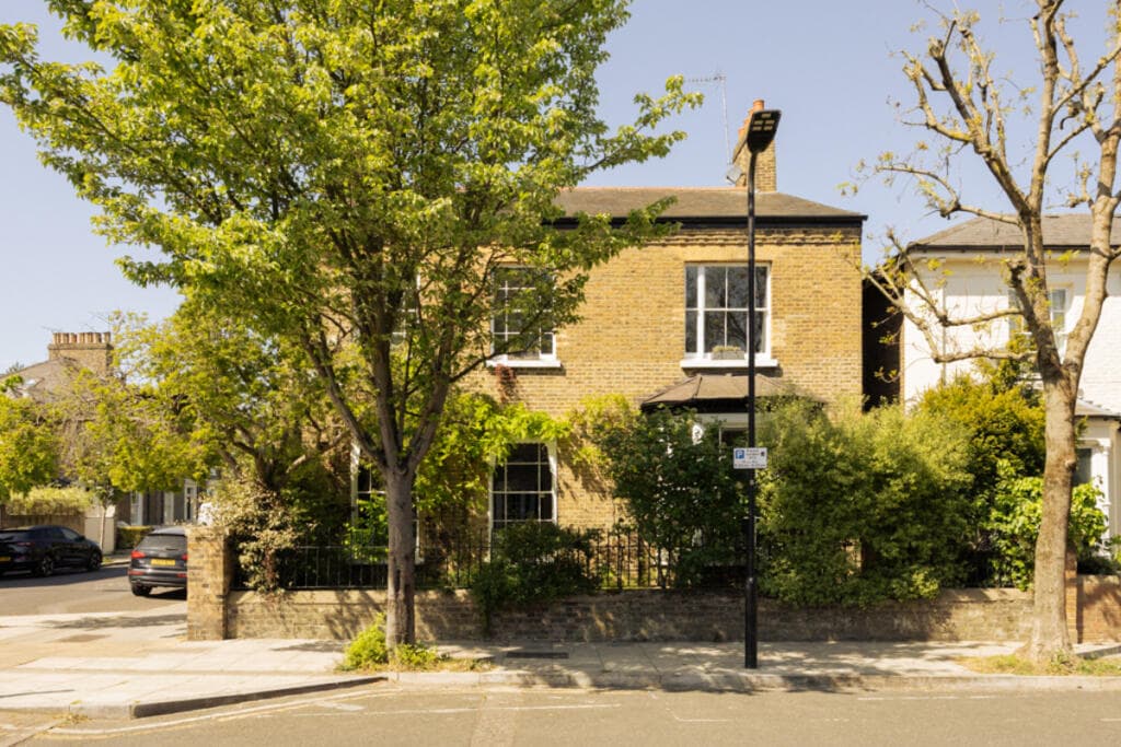 4 bedroom detached house for sale in Clifton House, Malvern Road, London Fields, London, E8
