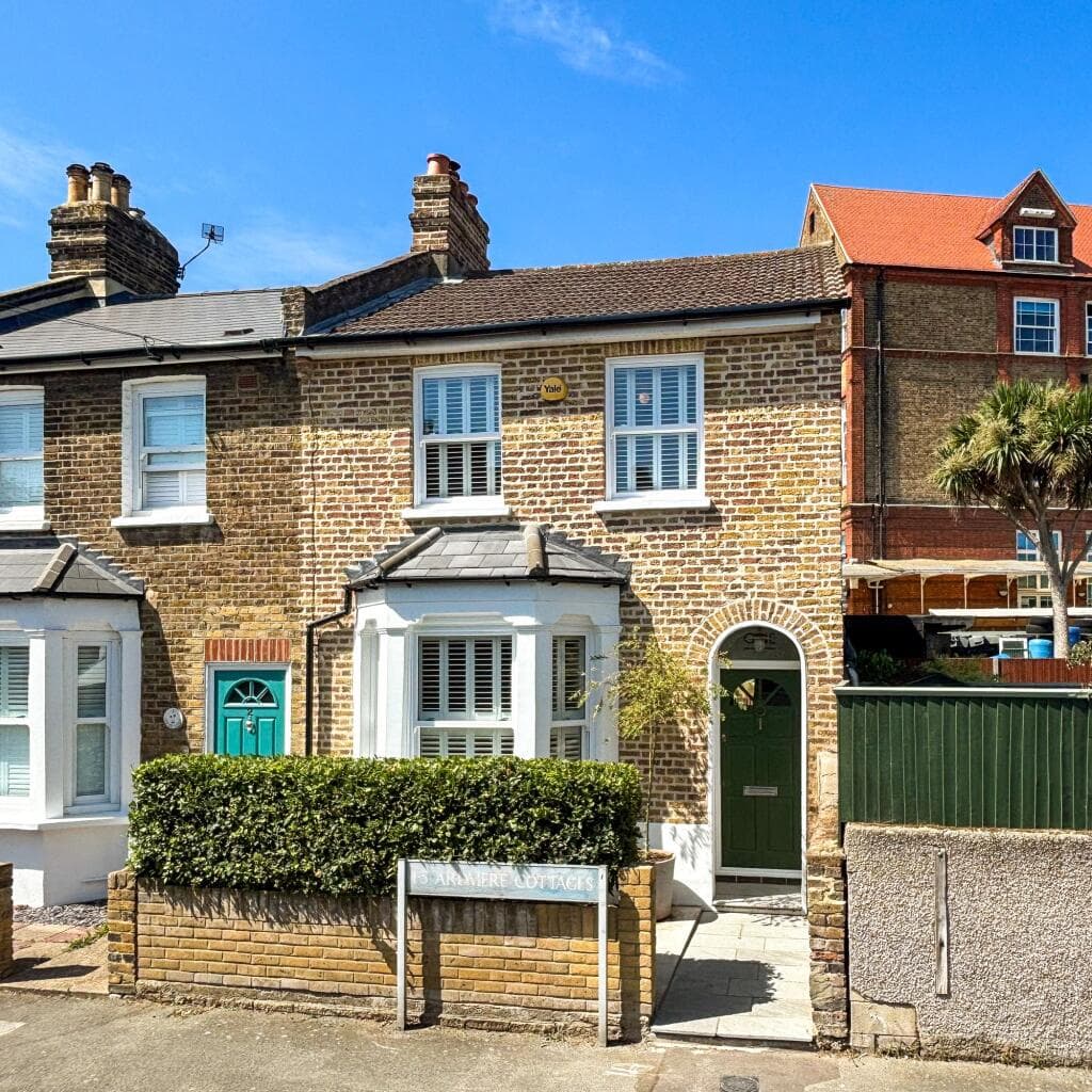 2 bedroom end of terrace house for sale in Ardmere Road, Hither Green, SE13