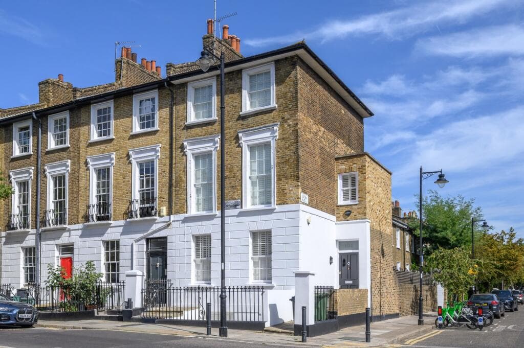 4 bedroom terraced house for sale in Hemingford Road, Barnsbury, London, N1