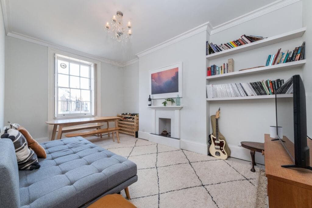 2 bedroom flat for sale in Englefield Road,
Islington, N1