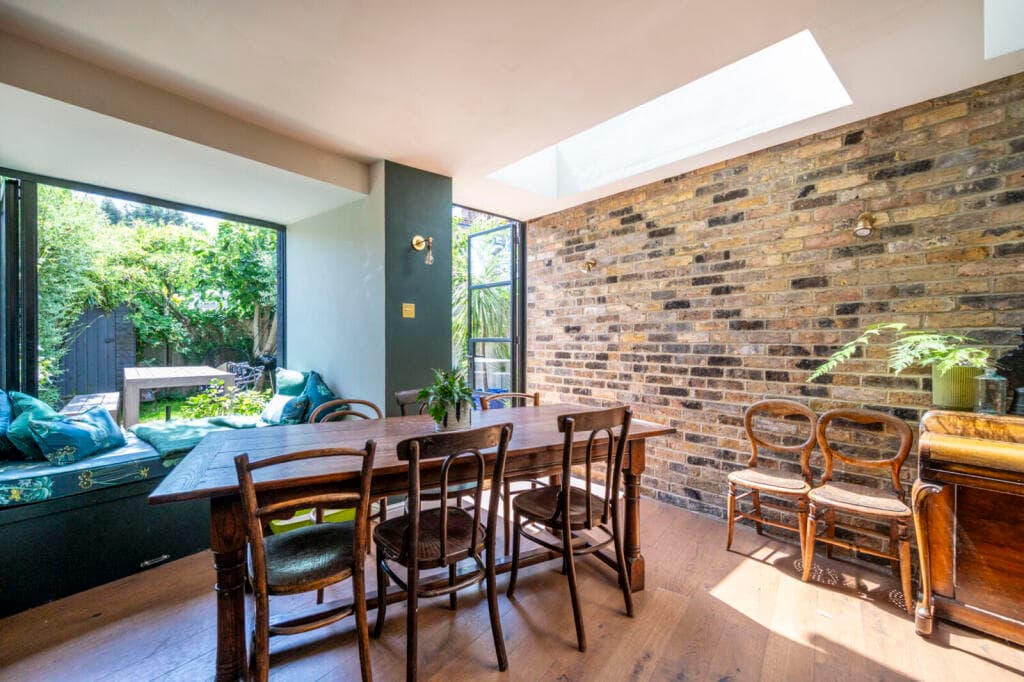 5 bedroom terraced house for sale in Havant Road, Walthamstow, London, E17