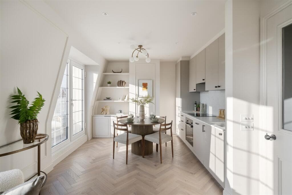 2 bedroom flat for sale in Twyford Court, Twyford Avenue, Creffield Conservation Area, Acton, London, W3