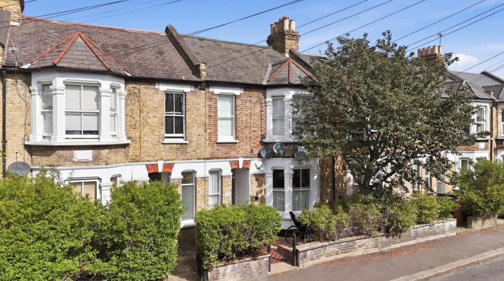 2 bedroom flat for sale in Murchison Road, Leyton, E10