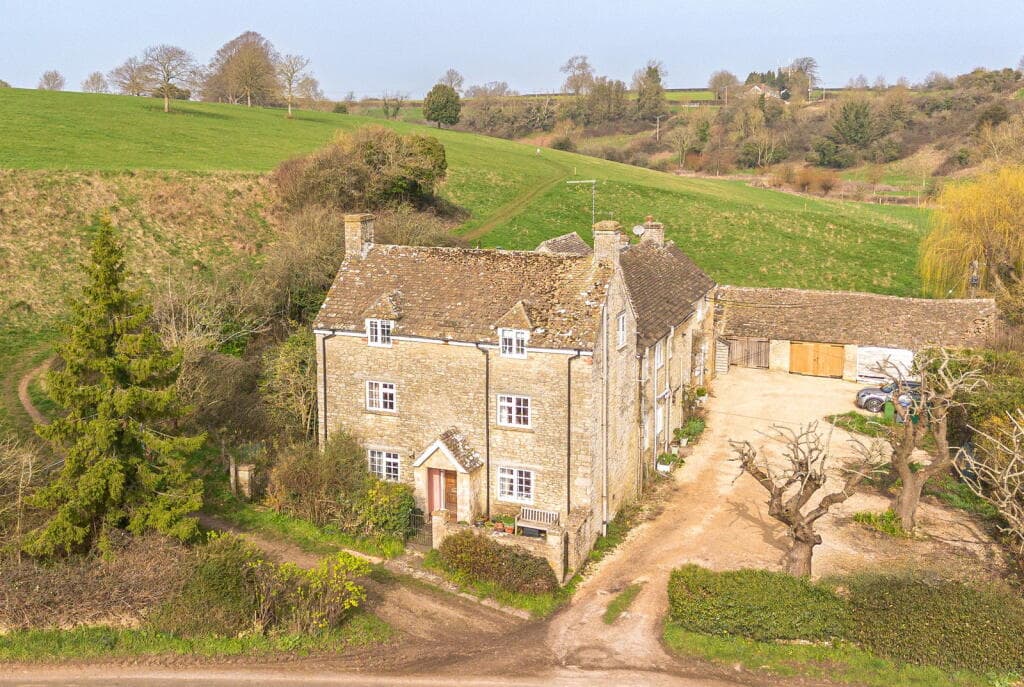 4 bedroom cottage for sale in The Den, Sherston, SN16