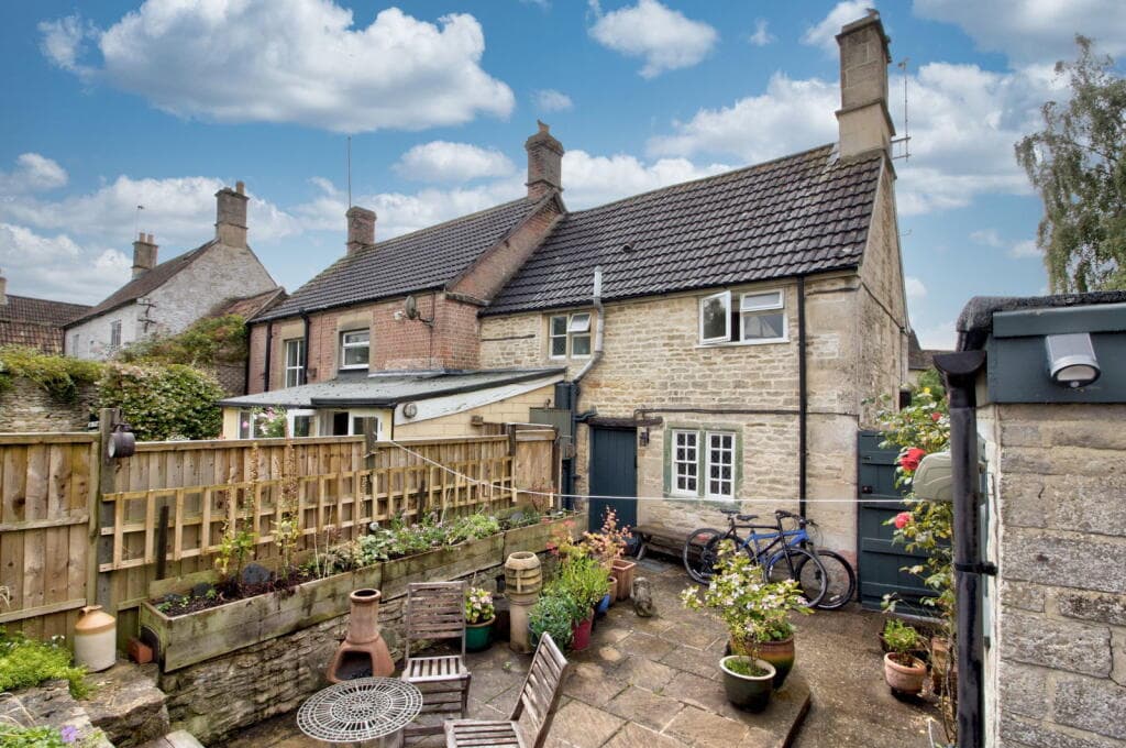 2 bedroom cottage for sale in High Street, Yatton Keynell, SN14 7BQ, SN14
