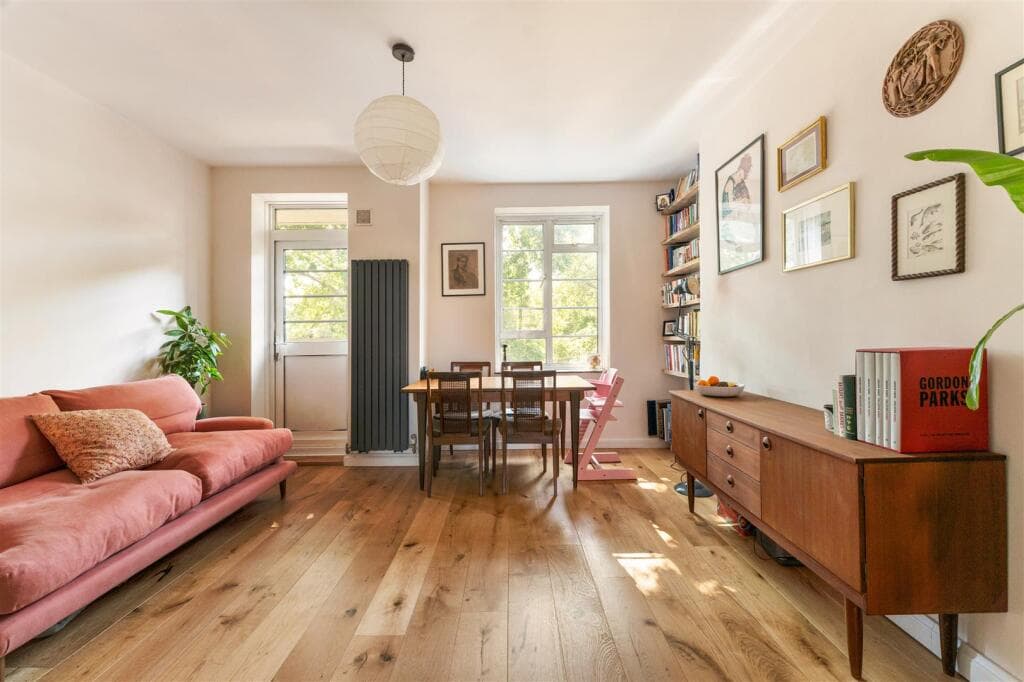 2 bedroom flat for sale in Loddiges Road, Hackney, E9