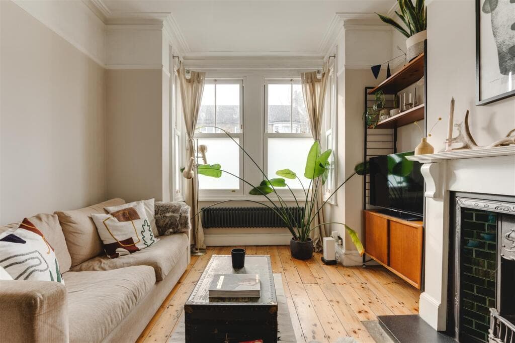 2 bedroom flat for sale in Francis Road, London, E10